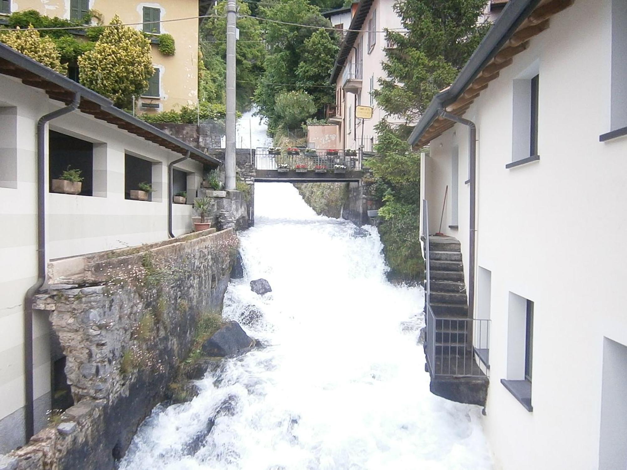 Casa In Riva Al Lago Варенна Екстер'єр фото