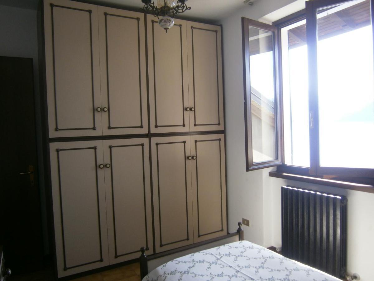 Casa In Riva Al Lago Варенна Екстер'єр фото